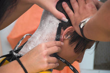 Cargar imagen en el visor de la galería, 898 5 Sandra, clippercut buzzcut headshave by barber 4-hand