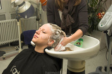 Load image into Gallery viewer, 6105 01 LenaF chewing teen backward shampooing wash