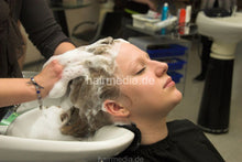 Cargar imagen en el visor de la galería, 6105 01 LenaF chewing teen backward shampooing wash