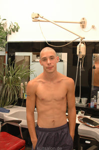 222 young guy Sascha headshave 7 min video for download
