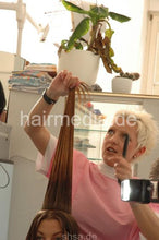 Laden Sie das Bild in den Galerie-Viewer, 117 Shiwa Haircut barberchair flowerpowercaped