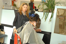 Carica l&#39;immagine nel visualizzatore di Gallery, 470 2 Julia by Soraya thick hair forward salon shampoo by sister Igelit cape