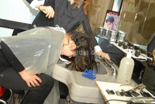 将图片加载到图库查看器，470 2 Julia by Soraya thick hair forward salon shampoo by sister Igelit cape