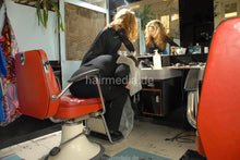Charger l&#39;image dans la galerie, 470 2 Julia by Soraya thick hair forward salon shampoo by sister Igelit cape