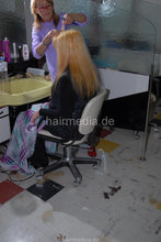 Laden Sie das Bild in den Galerie-Viewer, 470 7 Julia thick hair blow by mature barberette
