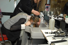 Load image into Gallery viewer, 470 1 Soraya thick hair forward salon shampoo by sister Julia