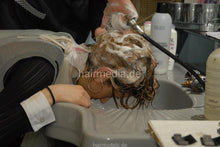 Load image into Gallery viewer, 470 1 Soraya thick hair forward salon shampoo by sister Julia