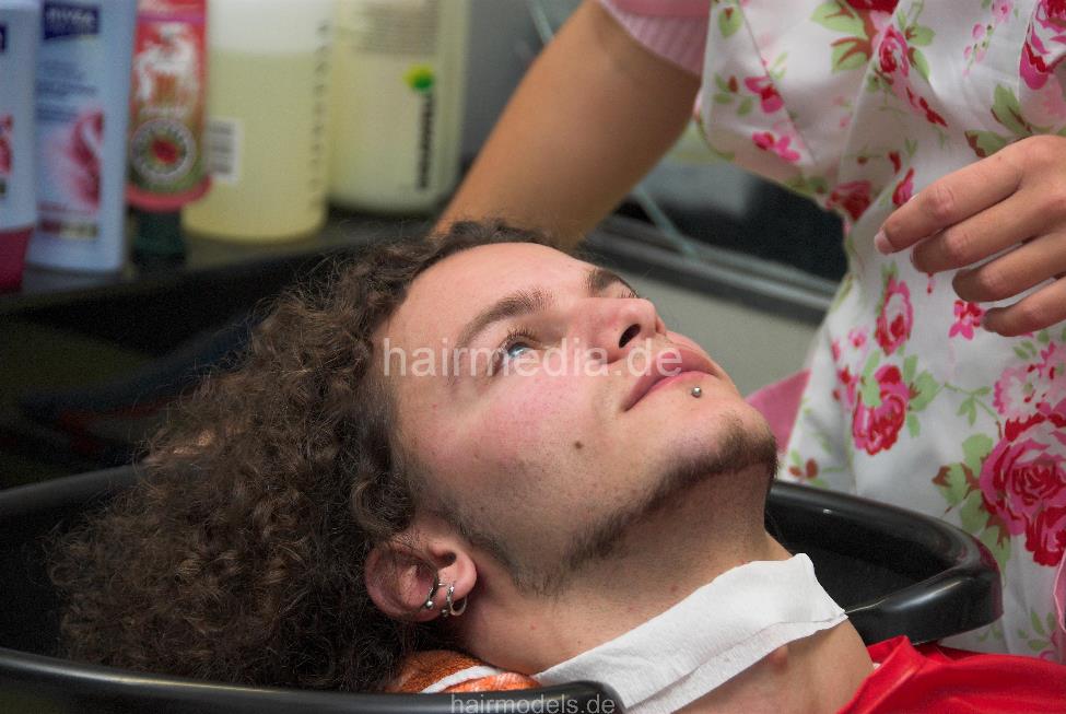 255 long hair guy Stan by AnjaS in flowerpower apron backward hairwash in mobile sink at forward bowl
