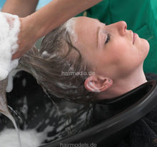 Laden Sie das Bild in den Galerie-Viewer, 683 SusanneS shampooing long blond hair by LauraB in green nylon apron