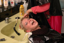 将图片加载到图库查看器，0003 Sydney by Lena Kultsalon shampooing backward in forward bowl