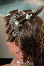 Cargar imagen en el visor de la galería, 687 Sylvia 2 wet set metal rollers and hairnet