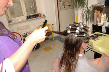 Carica l&#39;immagine nel visualizzatore di Gallery, 687 Sylvia 2 wet set metal rollers and hairnet
