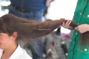 683 Tanita XXL hair forwardwash shampooing in flowercape by LauraB