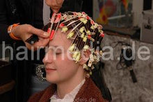 Carica l&#39;immagine nel visualizzatore di Gallery, 719 Tina young woman complete perm in Kultsalon by Fr. Pablowsky