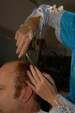 Laden Sie das Bild in den Galerie-Viewer, 133 daily haircut in Dederon RSK apron by barberette in rollers  XXL cape