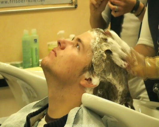 237 male in Zwickau shampoo and haircut 11 min video for download