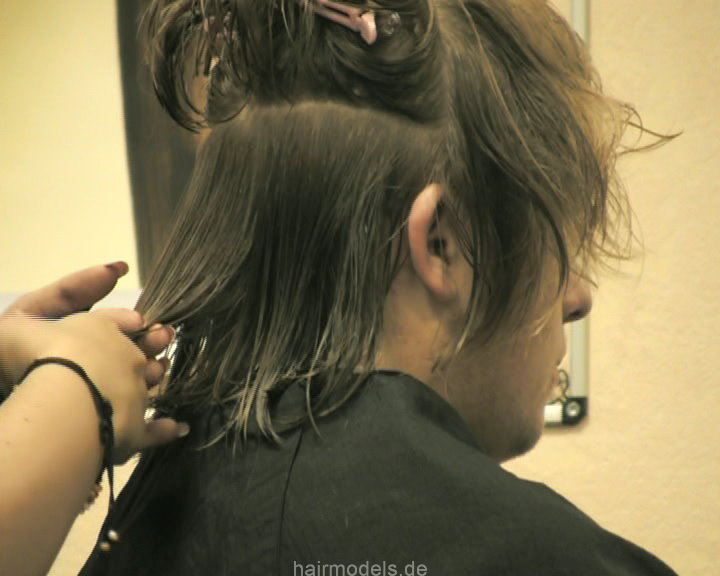 237 male in Zwickau shampoo and haircut 11 min video for download